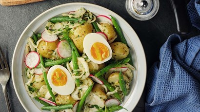 Warm potato salad with fine beans and egg