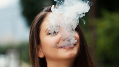 Does vaping age or damage your skin?