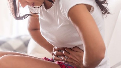 What are the symptoms of Crohn's disease?