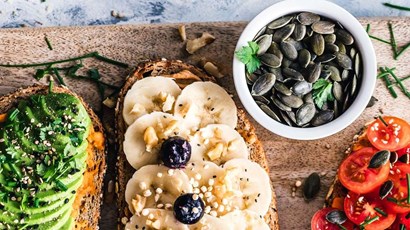 How to snack healthily when you are vegan